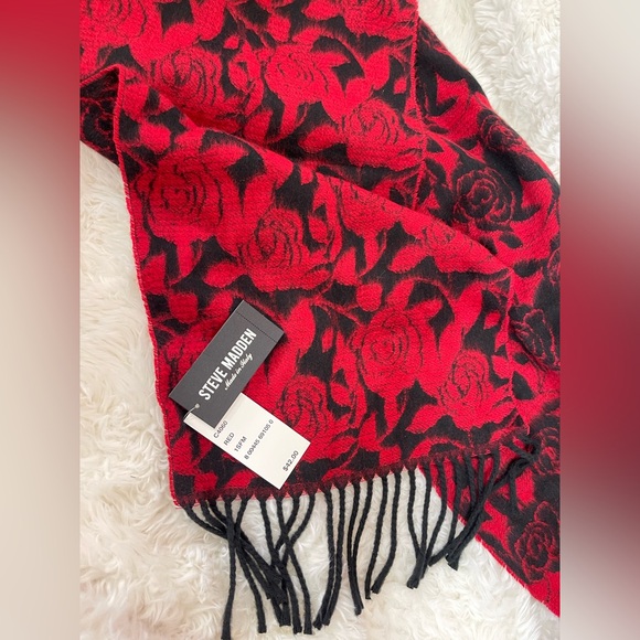 New Steve Madden mid weight rose muffler scarf wrap Christmas 🎁 birthday red - Picture 3 of 4